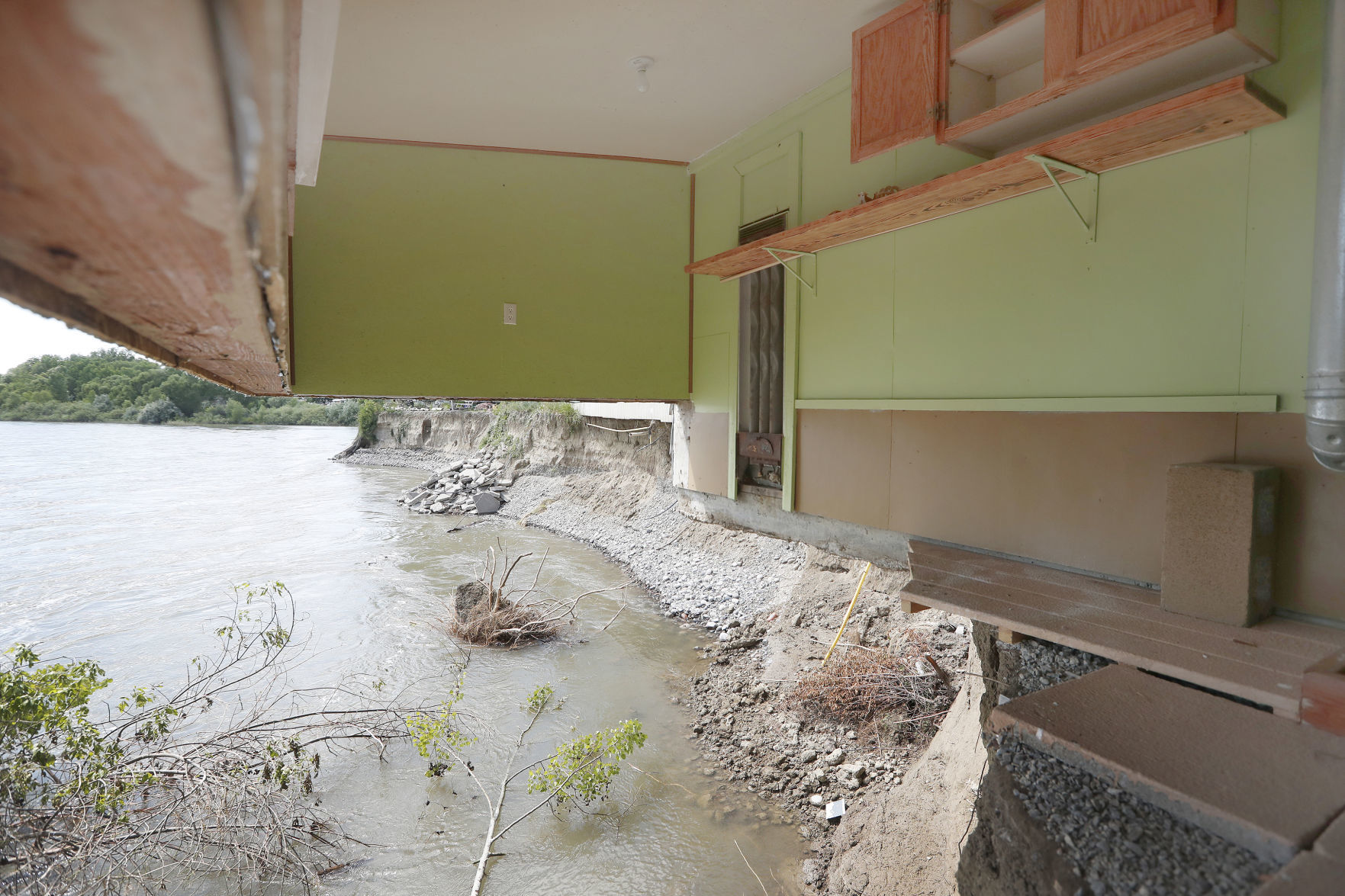 Yellowstone River eroding ground under family home